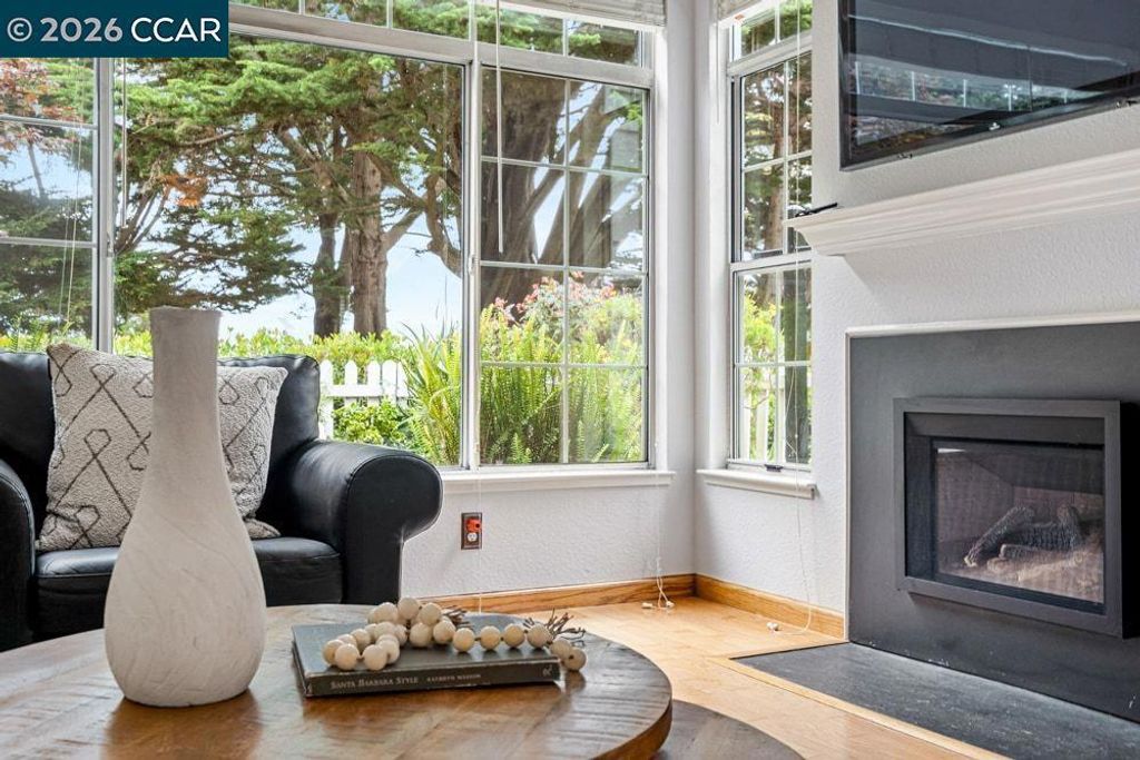 208 Commodore Dr, Richmond