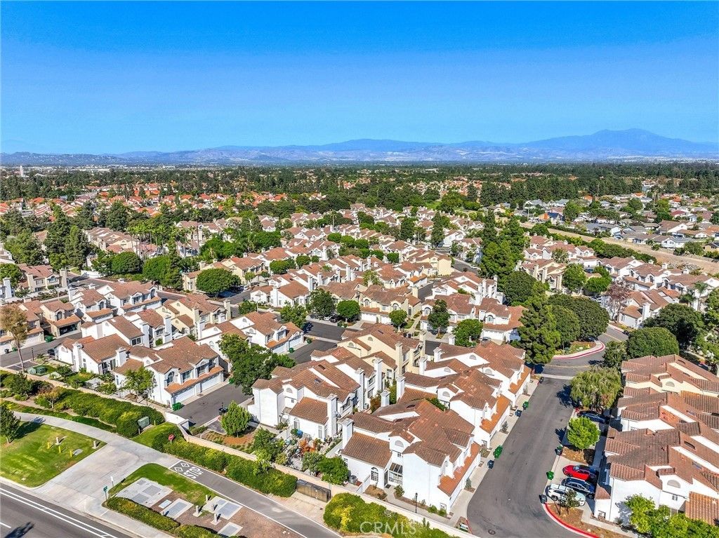 122 Almador, Irvine