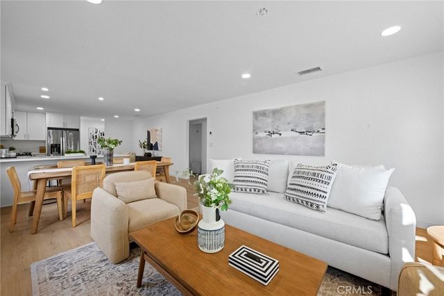 1845 W 66th, Los Angeles