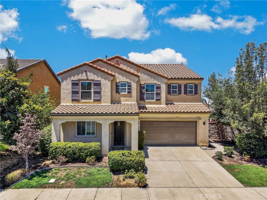 10918 Clover, Corona