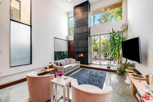 417 Venice Way, Los Angeles