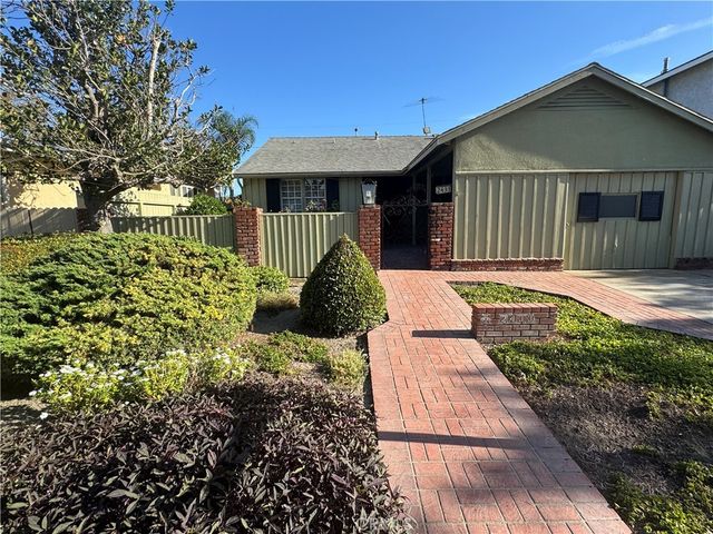 2433 Monogram, Long Beach
