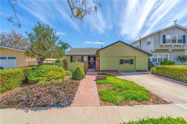 2433 Monogram, Long Beach