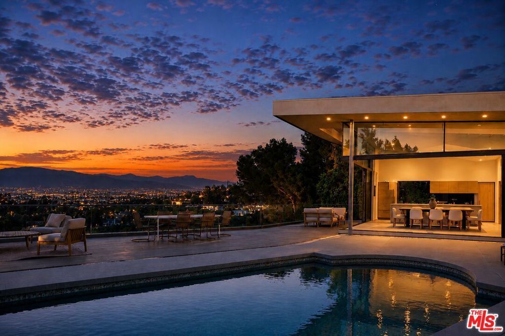 11411 Dona Teresa Drive, Los Angeles