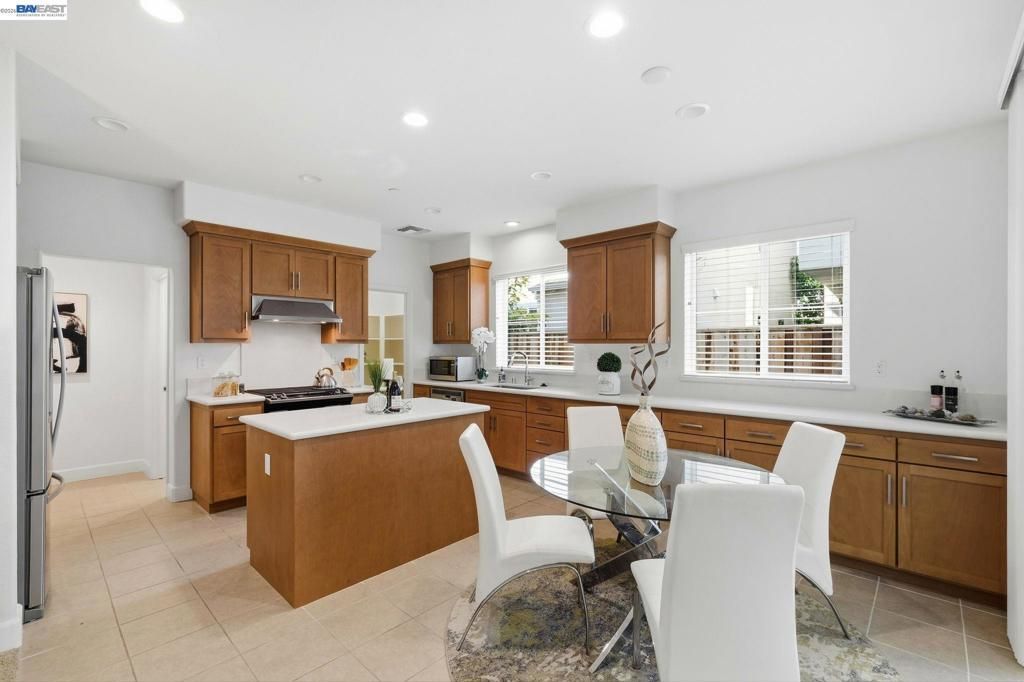 8553 Schooner Way, Newark