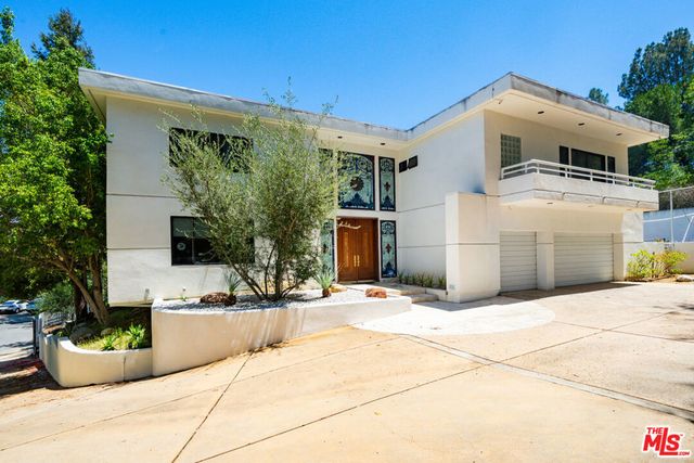 15656 Crownridge Place, Sherman Oaks