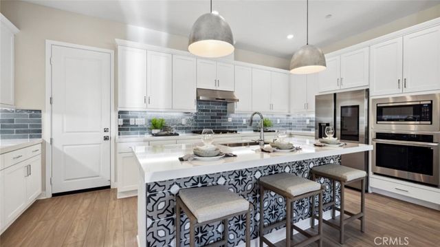 24553 Camino Canoa, Valencia
