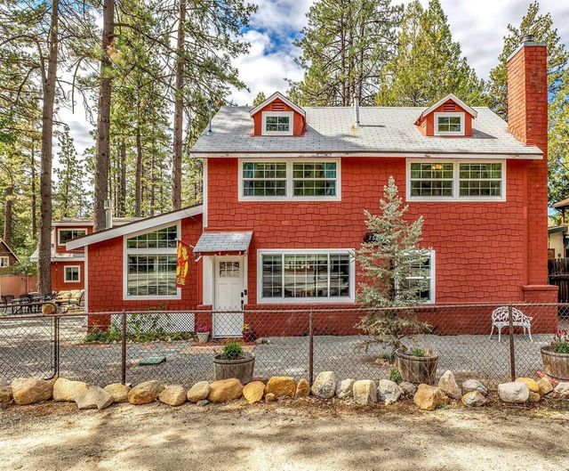 25835 Oakwood Street, Idyllwild