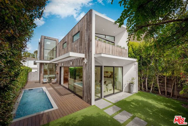 1620 Electric Avenue, Venice