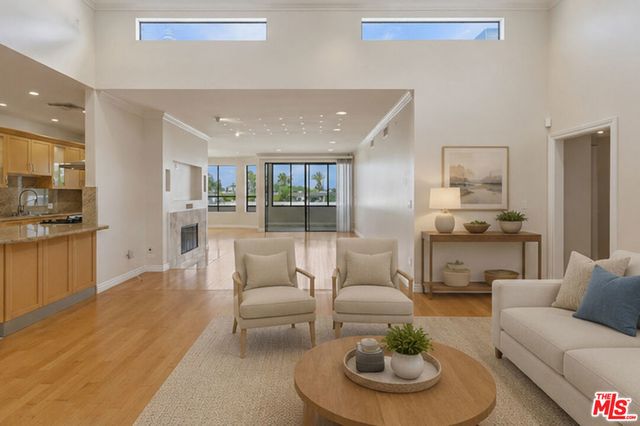 4443 Ventura Canyon Avenue # 304, Sherman Oaks