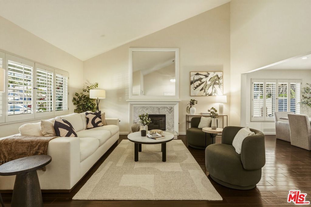7262 Elmsbury Lane, West Hills