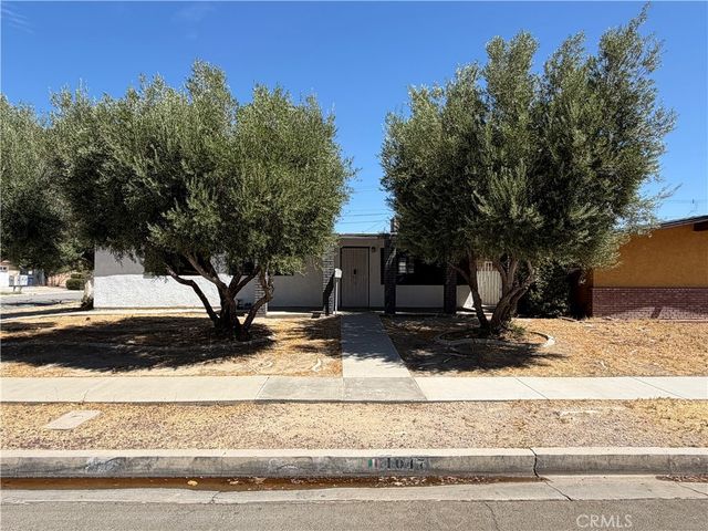 1047 W Avenue H6, Lancaster