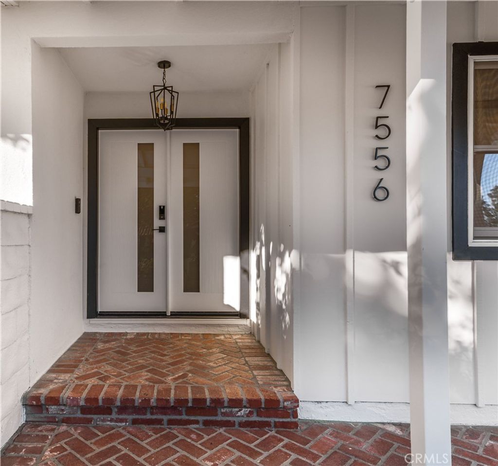 7556 Chaminade, West Hills