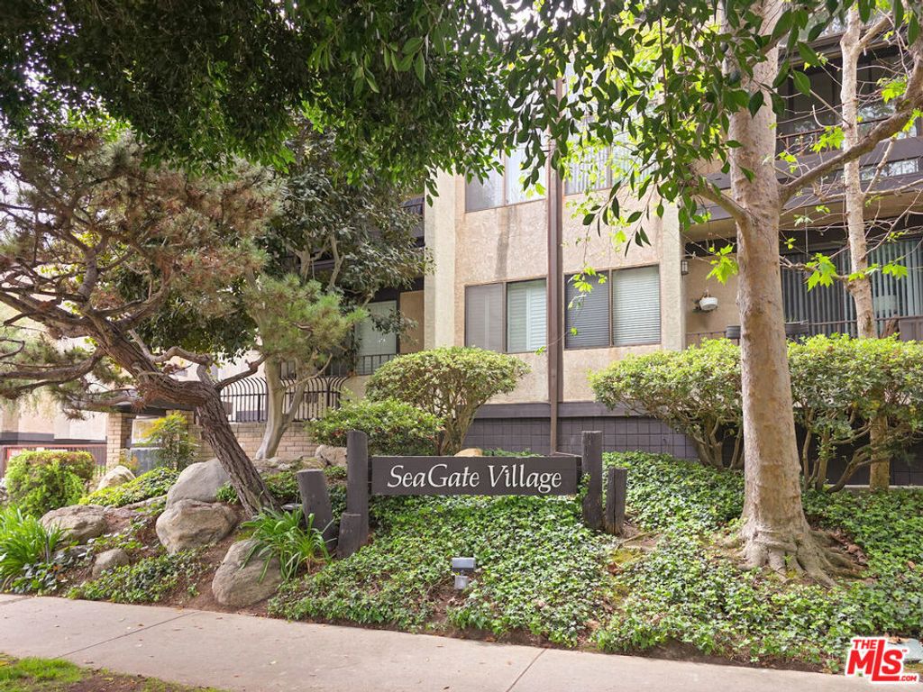 8675 Falmouth Avenue # 110, Playa Del Rey