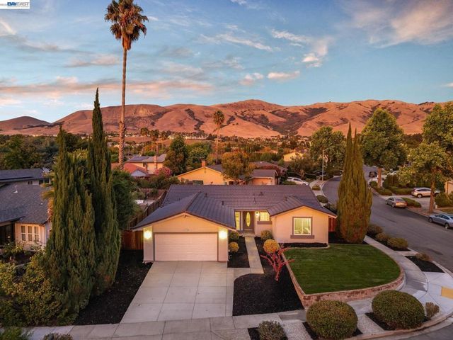 45442 Potawatami Dr, Fremont