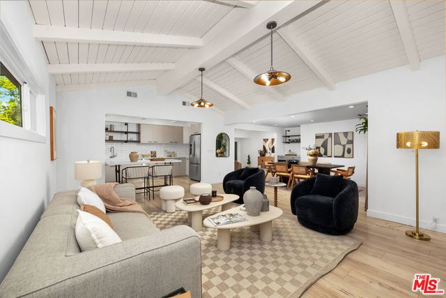 5751 Andasol Avenue, Encino