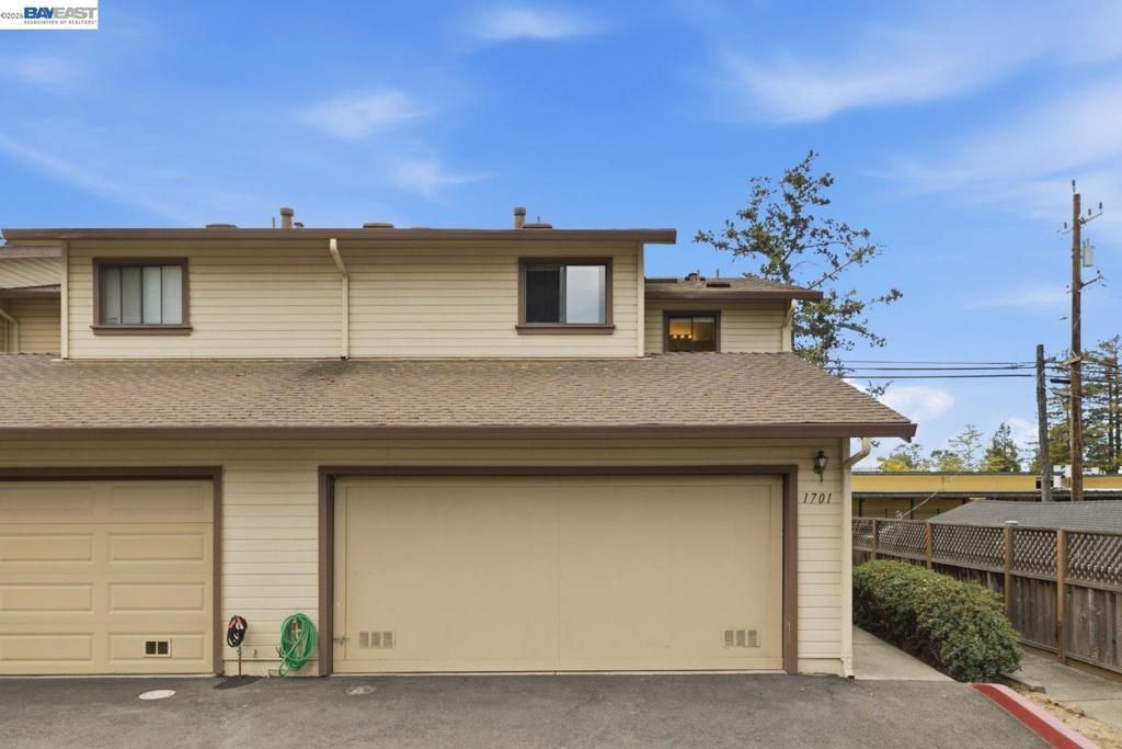 1701 Calais Ct, Hayward
