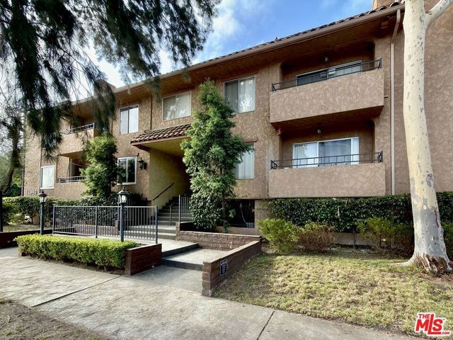 12940 Riverside Drive # 201, Los Angeles