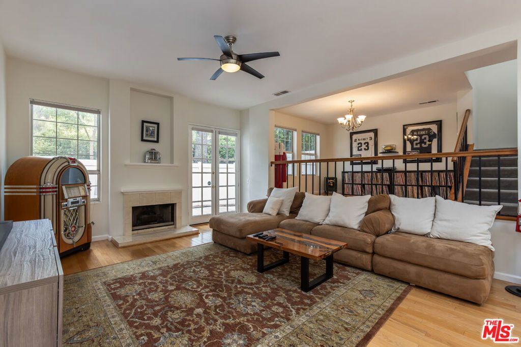 20950 Oxnard Street # 10, Woodland Hills