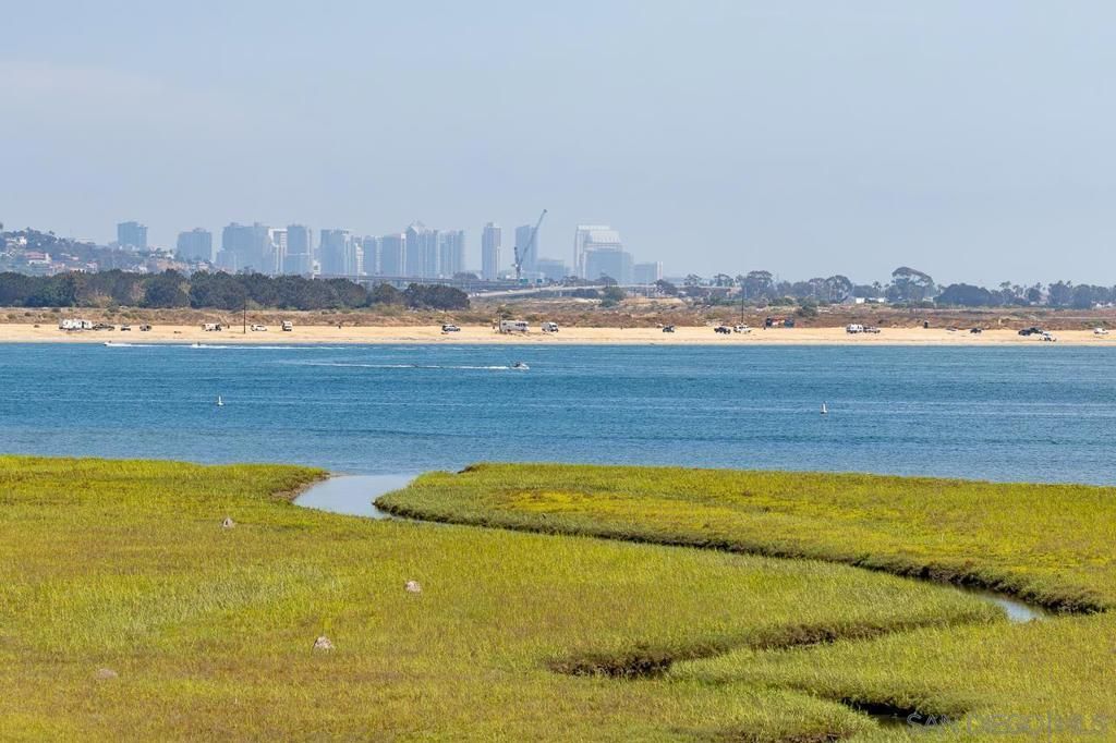 4015 Crown Point Dr. # 310, San Diego