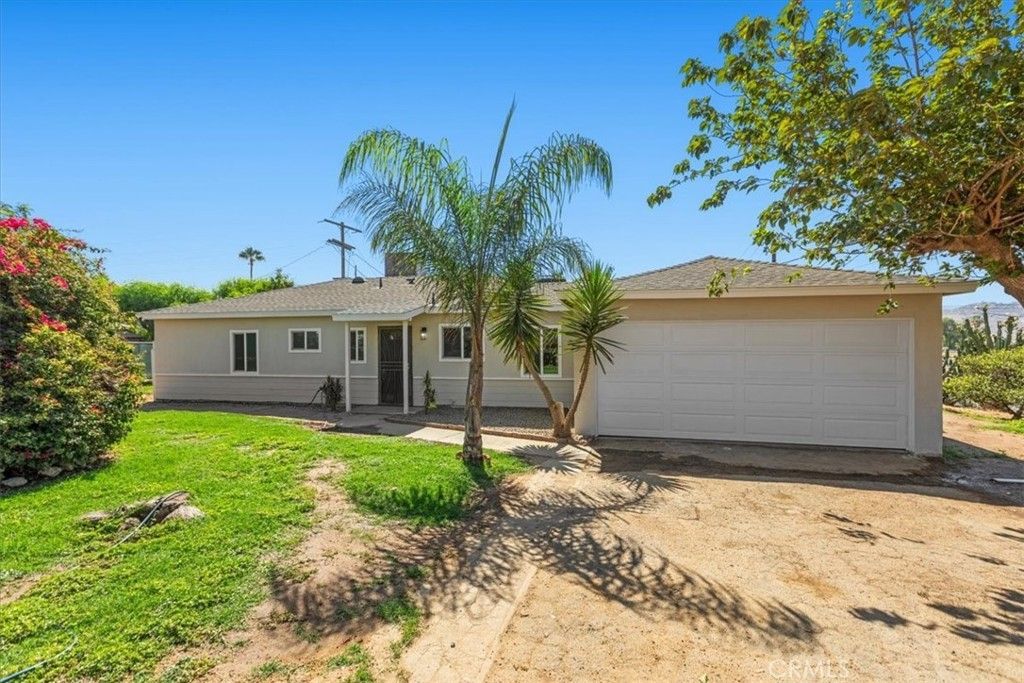 2990 Avalon, Jurupa Valley
