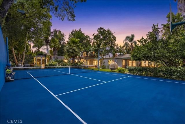 19436 Hatteras Street, Tarzana