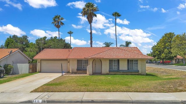 910 S Larch, Rialto