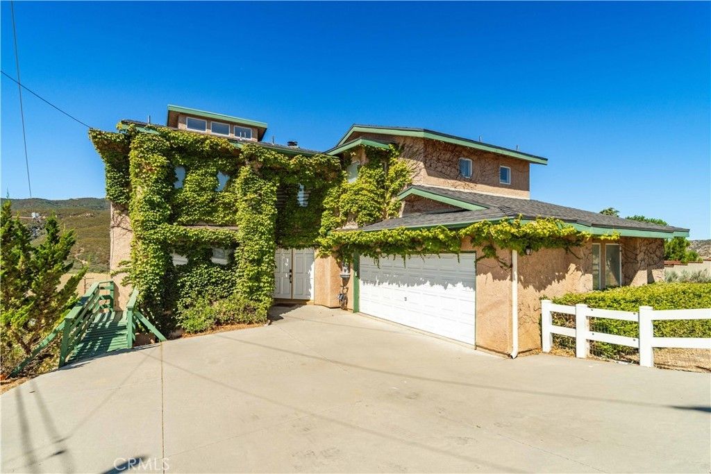 14738 Flintstone Drive, Lake Elizabeth