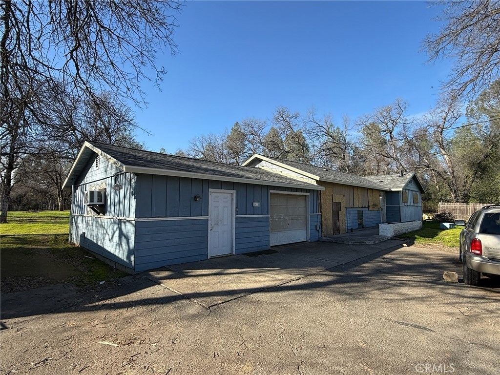 1672 Lake, Redding