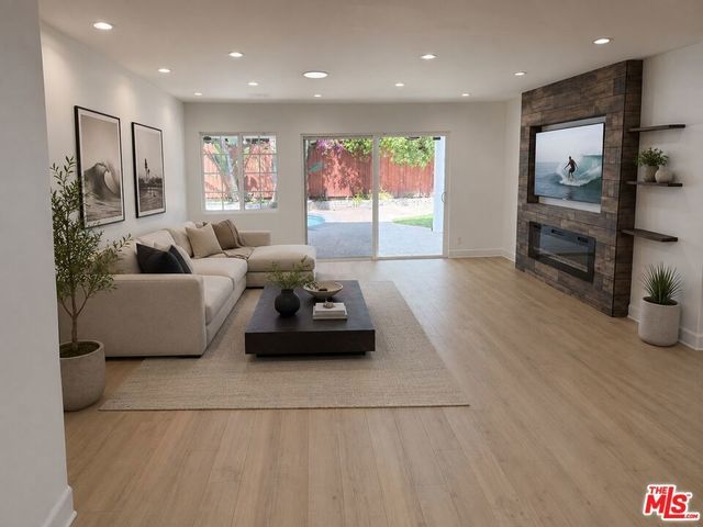 6159 Debs Avenue, Woodland Hills