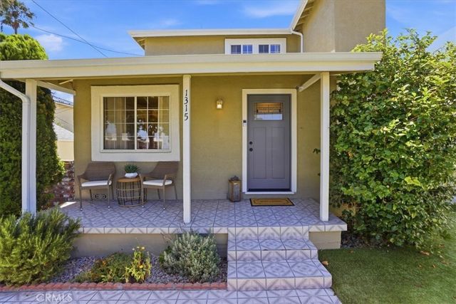 1315 Field Avenue, Inglewood