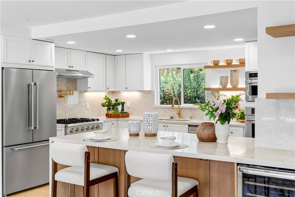 1319 Las Lomas, Brea