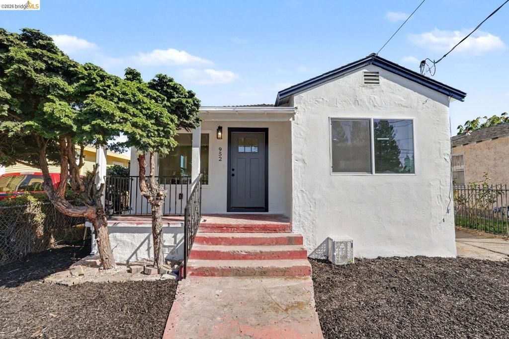 952 105th Ave, Oakland