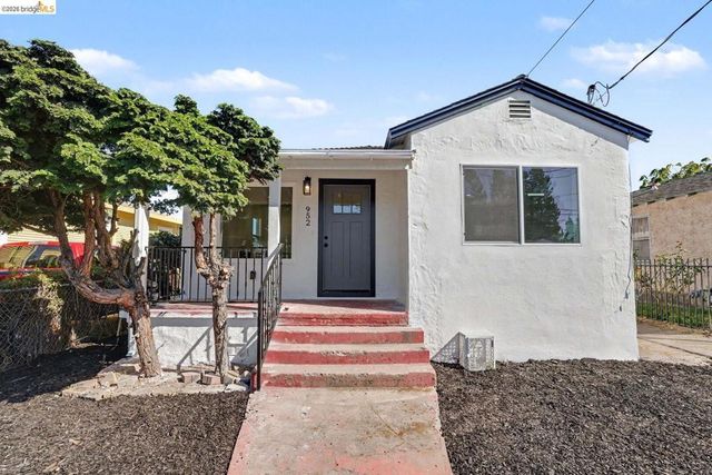 952 105th Ave, Oakland