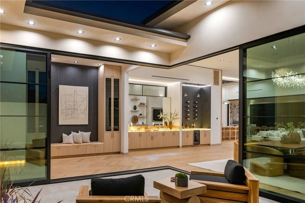 11826 Kling Street, Valley Village