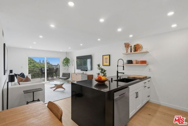 1230 Horn Avenue # 305, West Hollywood