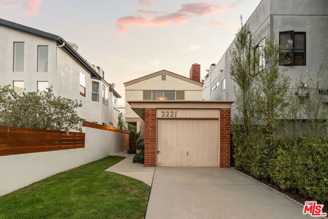 3221 Thatcher Avenue, Los Angeles