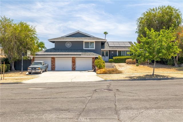 1871 Garretson, Corona