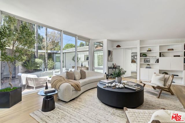 136 Beloit Avenue, Los Angeles
