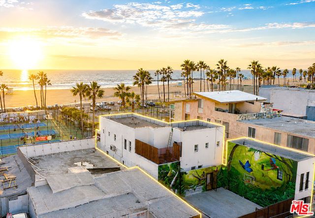 1915 Ocean Front Walk, Venice
