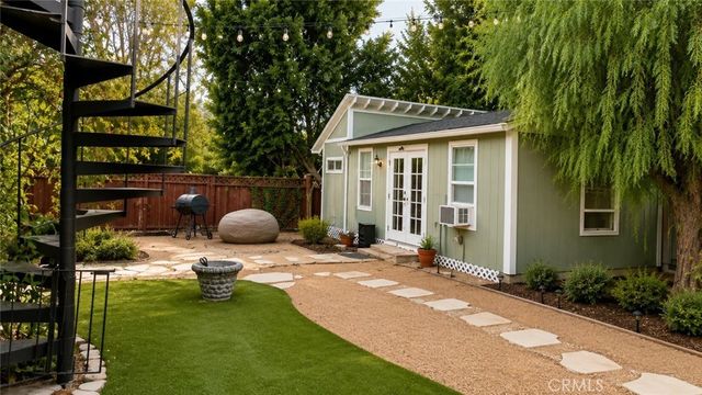 9317 Avenue Thompson, Chatsworth