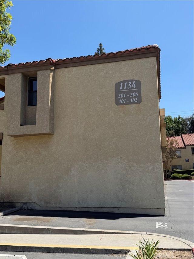 1134 W Blaine, Riverside