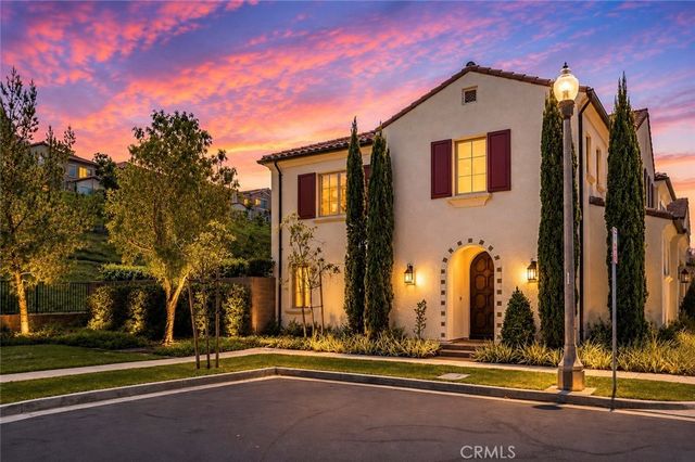 100 Della, Irvine