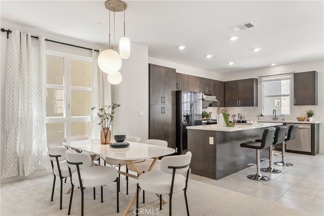 2700 41 E Chaucer E # 41, Los Angeles