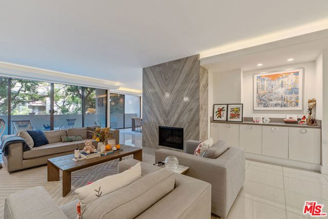 325 N Oakhurst Drive # 203, Beverly Hills