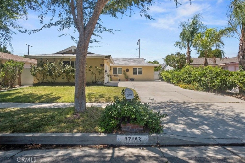 27403 Arriola, Saugus