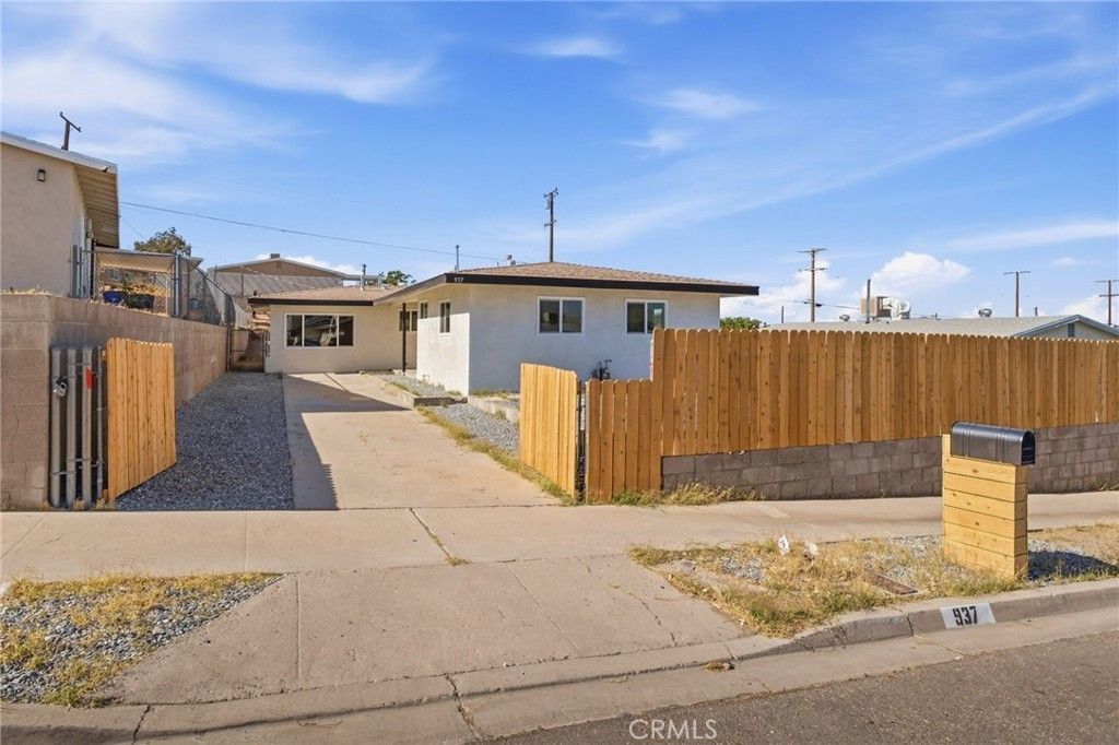 937 E Elizabeth Street, Barstow