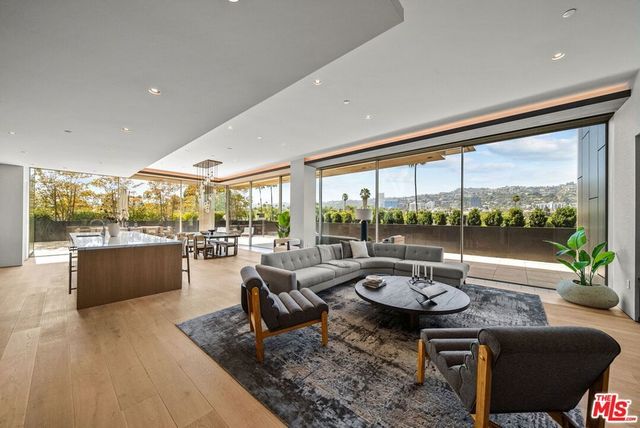 8899 Beverly Boulevard # 4a, West Hollywood