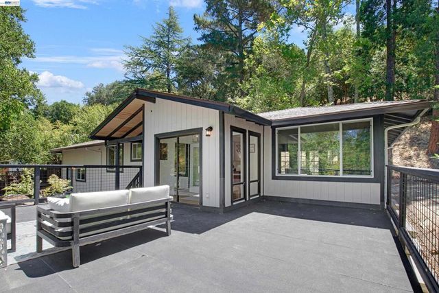 19 Via Floreado, Orinda