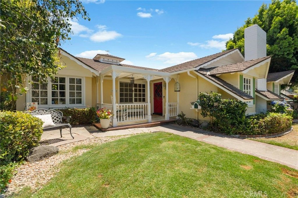 3052 Bostonian, Los Alamitos
